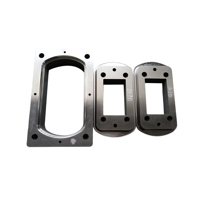 How does the design of baking tray mold parts ensure even heating and optimal baking results?